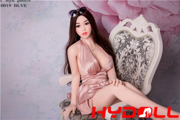 Riesentitten Sexpuppe