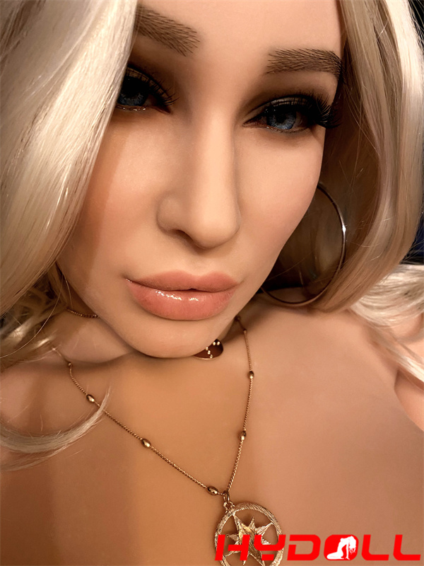 Süße Sexpuppe