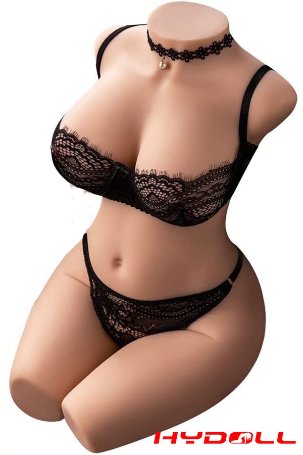 OVE01-43-3-1.jpg OVE01 43 3 1 - Dicke Titten Sexpuppe